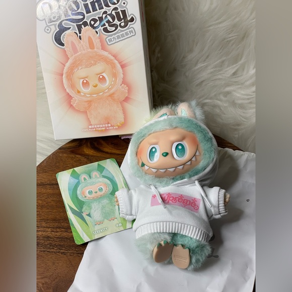 POP MART LABUBU BIE CONFIRMED SERENITY WITH OUTFIT, BOX BAG AND CARD - Picture 2 of 3